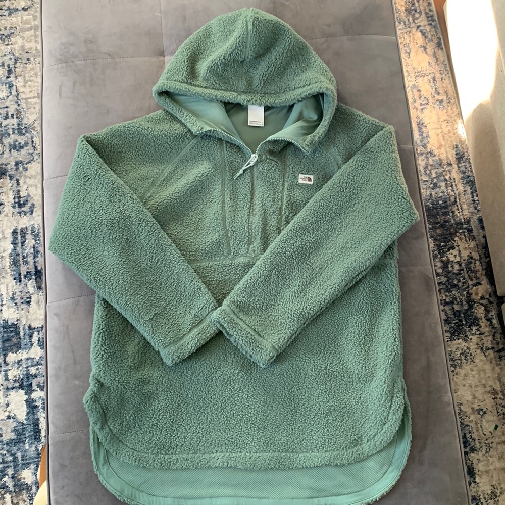Women’s like new north face Sherpa quarter zip hoodie
